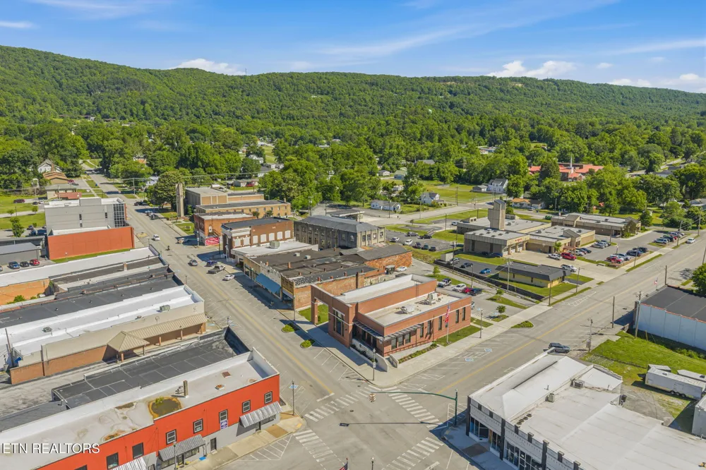 419 W Rockwood St Rockwood, TN 37854