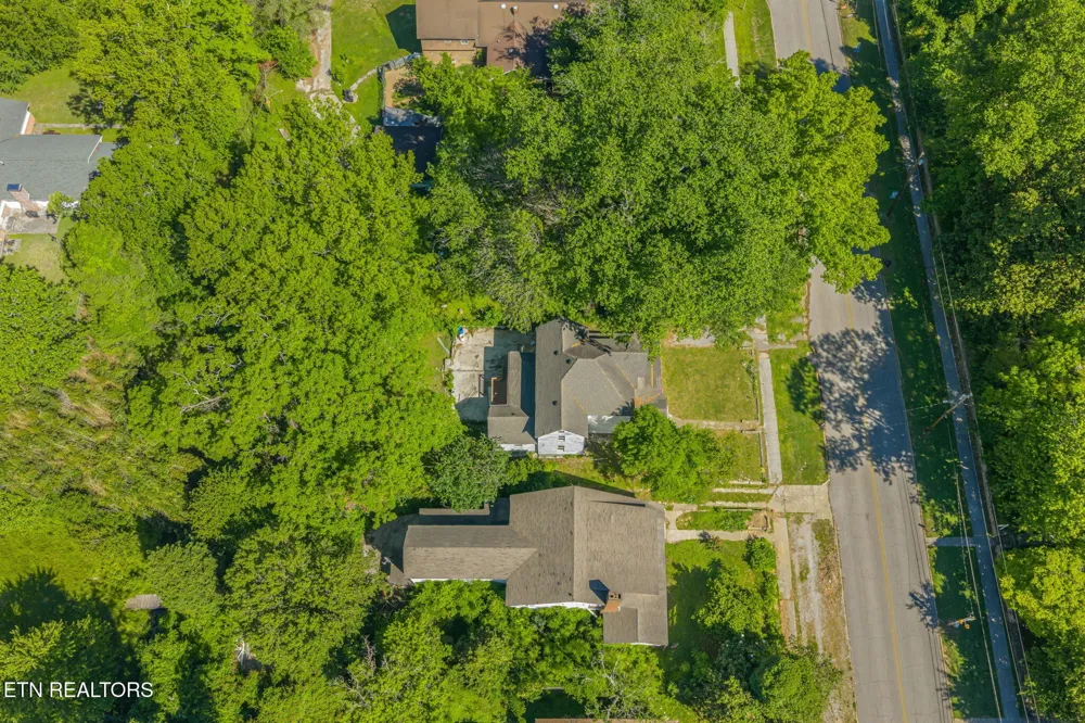 419 W Rockwood St Rockwood, TN 37854