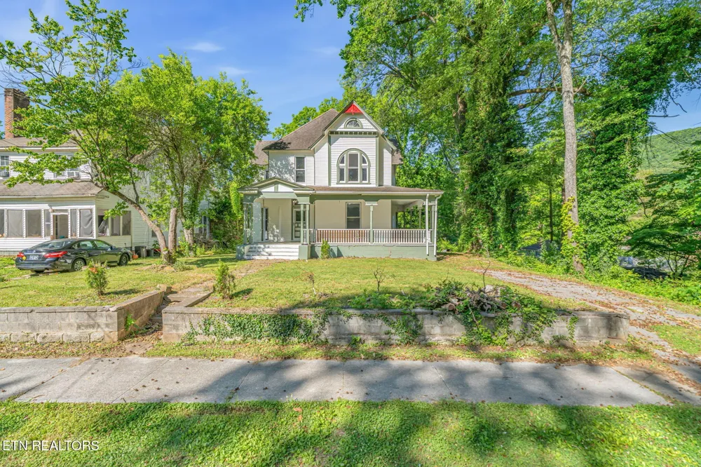 419 W Rockwood St Rockwood, TN 37854