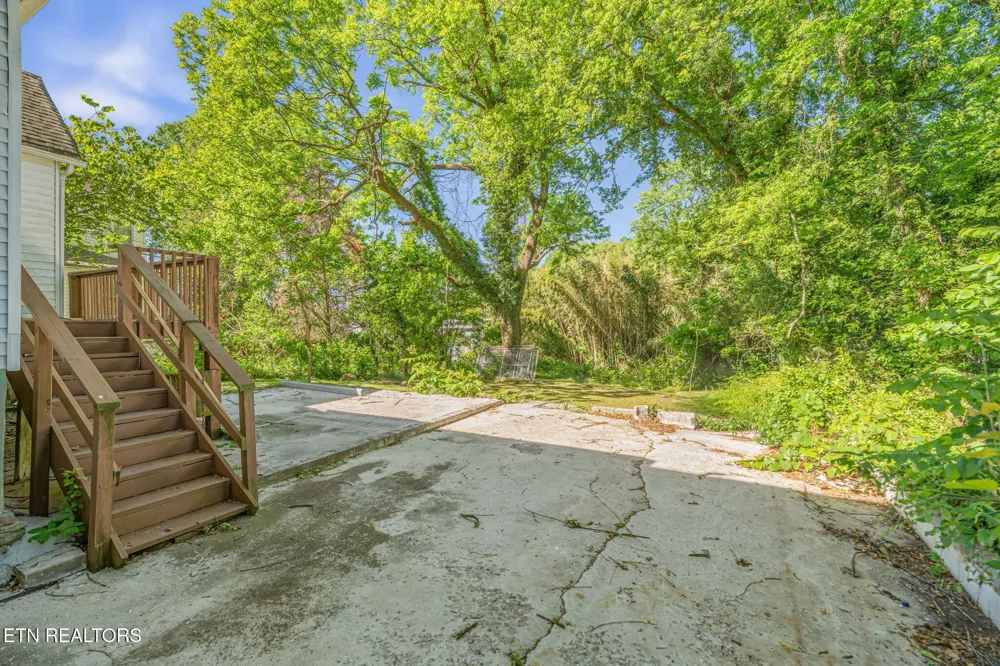 419 W Rockwood St Rockwood, TN 37854