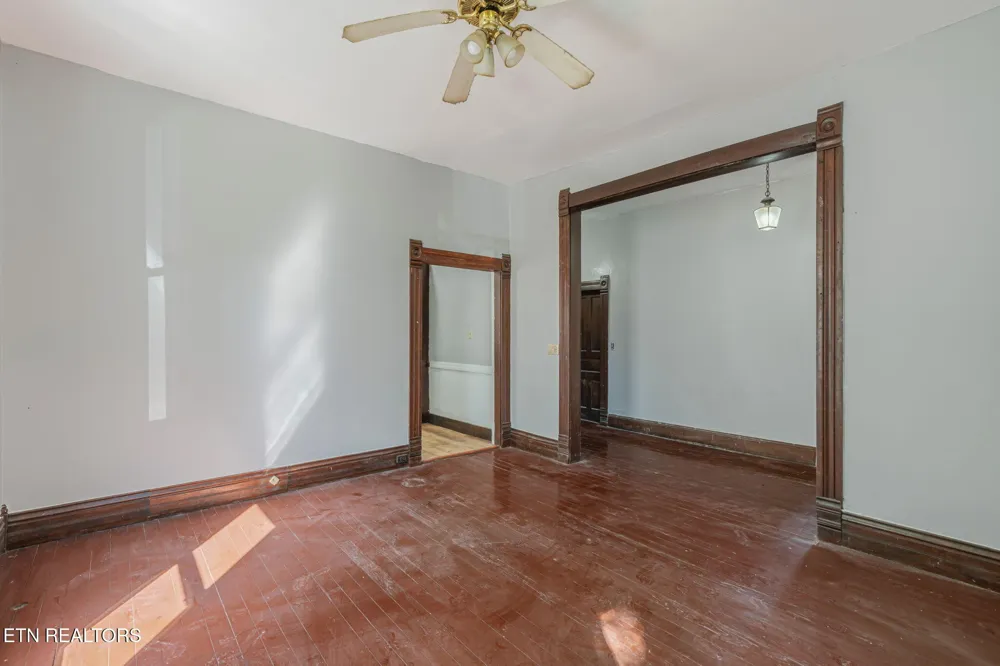 419 W Rockwood St Rockwood, TN 37854