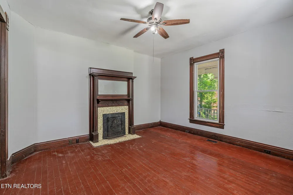 419 W Rockwood St Rockwood, TN 37854