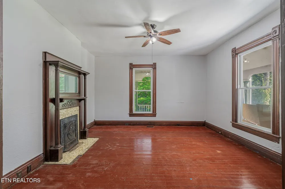 419 W Rockwood St Rockwood, TN 37854