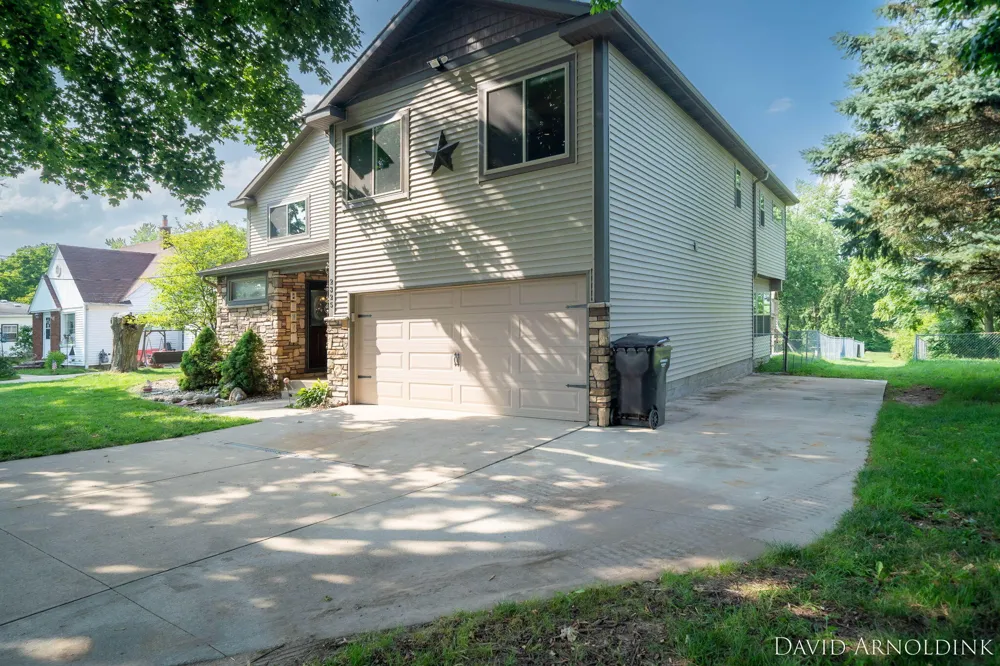 2325 Riley Court Hudsonville, MI 49426