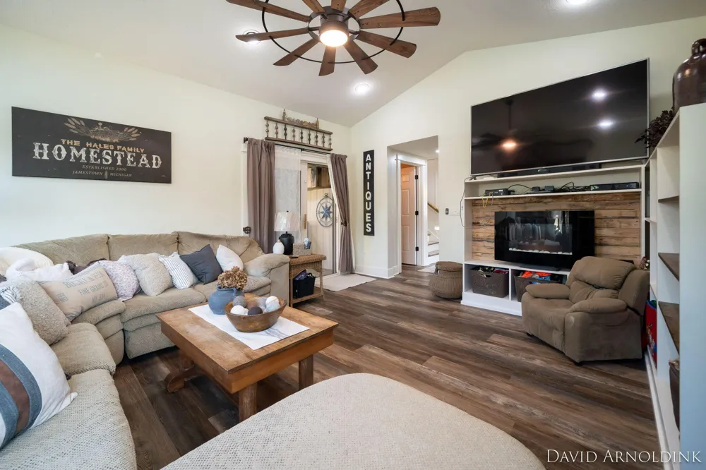 2325 Riley Court Hudsonville, MI 49426