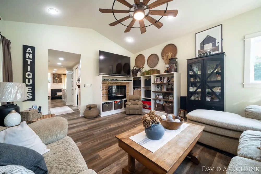 2325 Riley Court Hudsonville, MI 49426