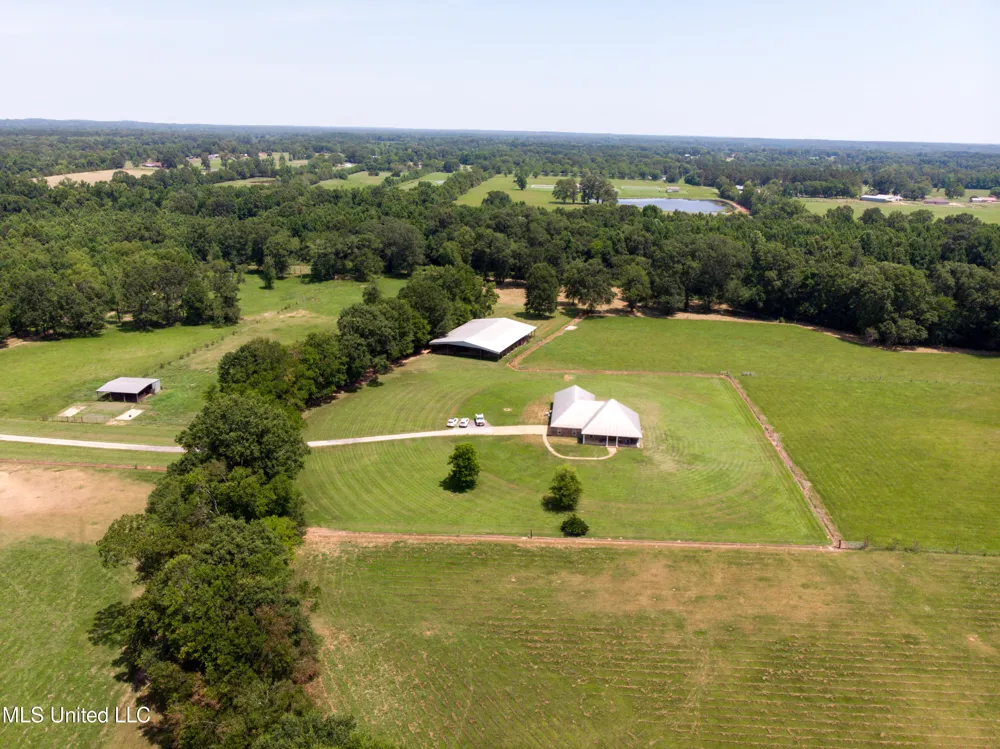 3148 Volley Campbell Road Terry, MS 39170