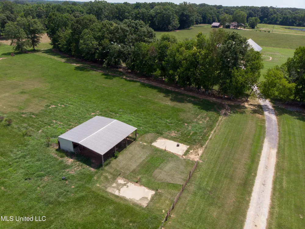 3148 Volley Campbell Road Terry, MS 39170