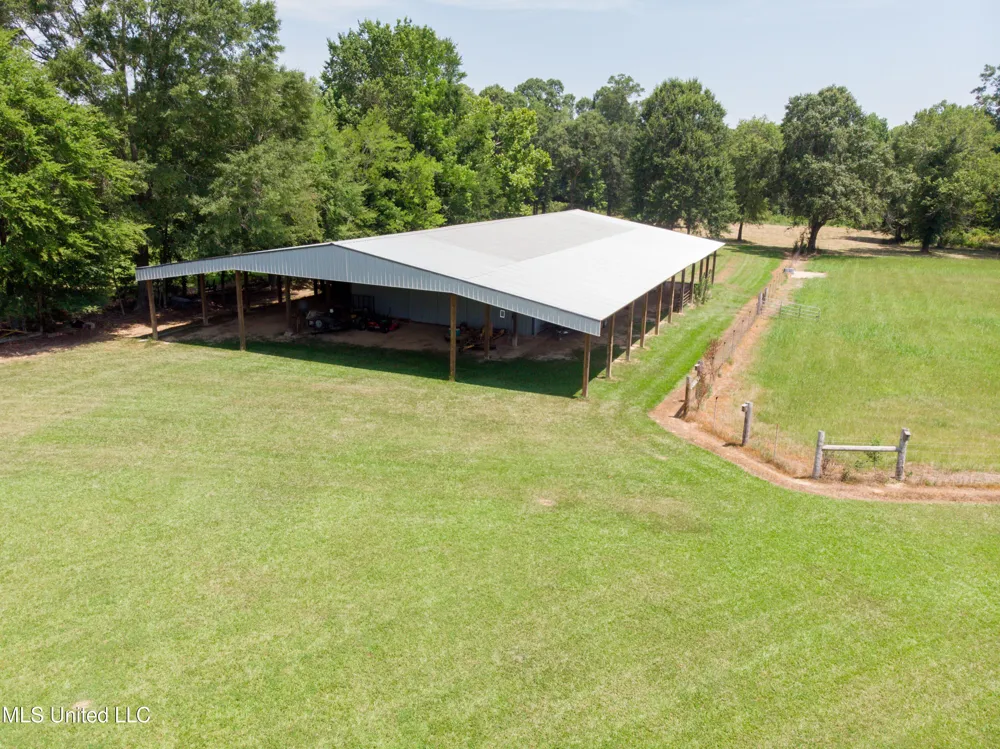 3148 Volley Campbell Road Terry, MS 39170