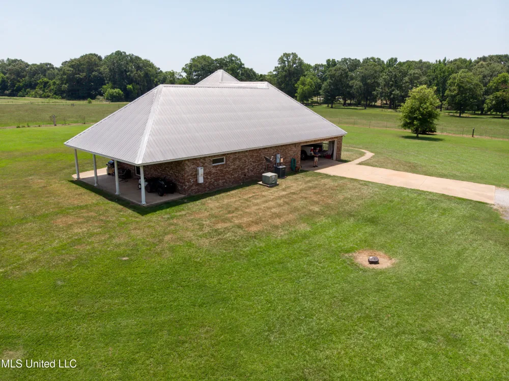 3148 Volley Campbell Road Terry, MS 39170