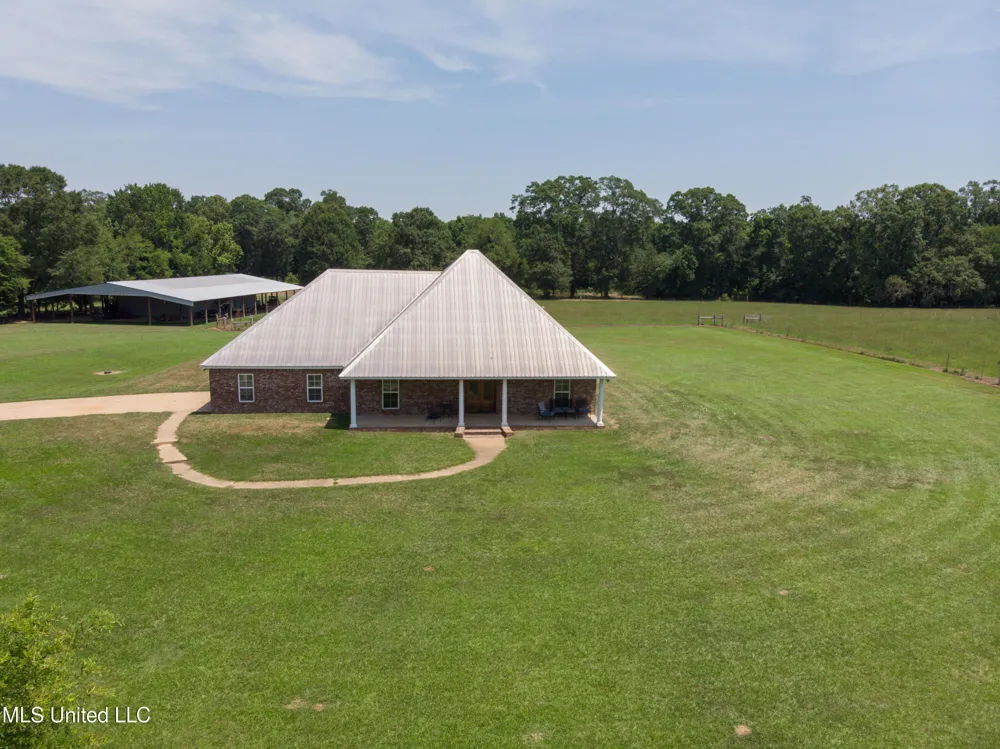 3148 Volley Campbell Road Terry, MS 39170