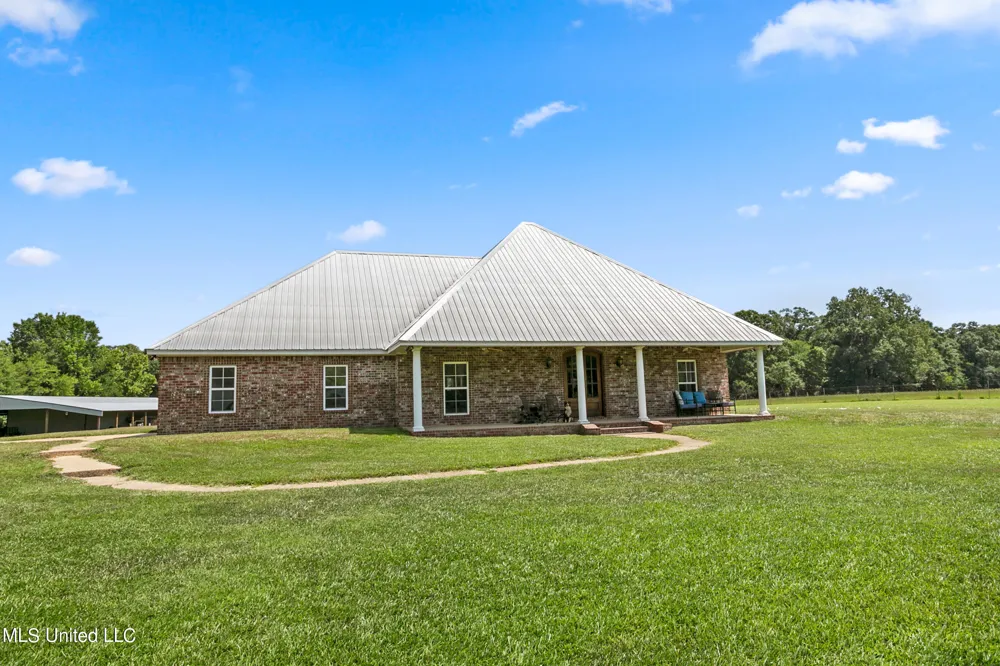 3148 Volley Campbell Road Terry, MS 39170