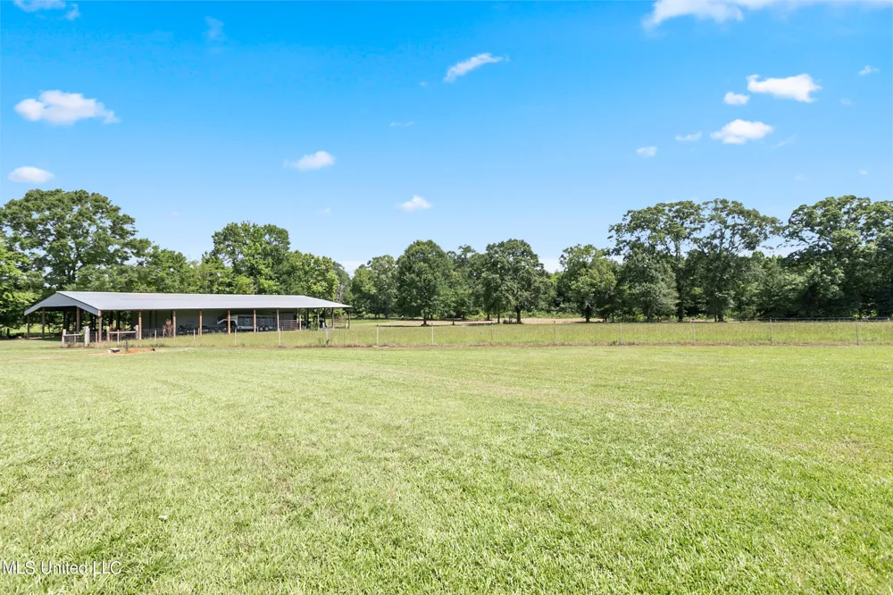 3148 Volley Campbell Road Terry, MS 39170