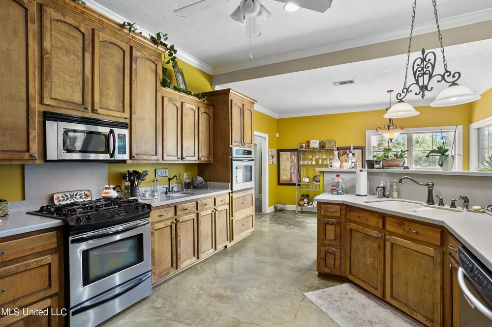 3148 Volley Campbell Road Terry, MS 39170