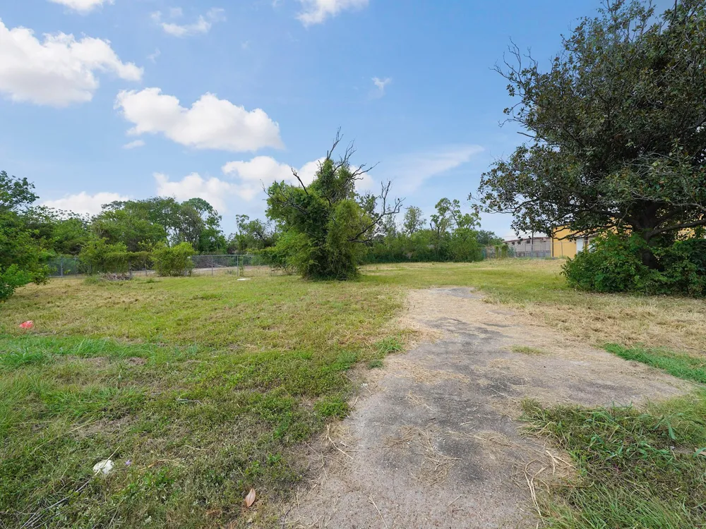 2810 Preston Ave Drive Pasadena, TX 77502