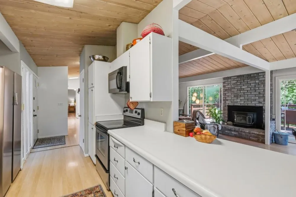 111 Greenview Drive Boulder Creek, CA 95006