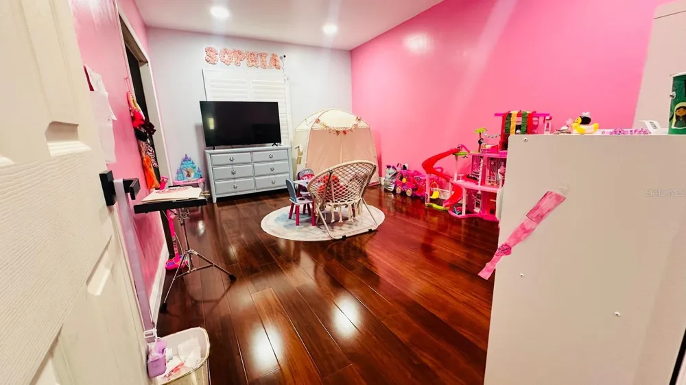 6804 BARRY ROAD Tampa, FL 33634