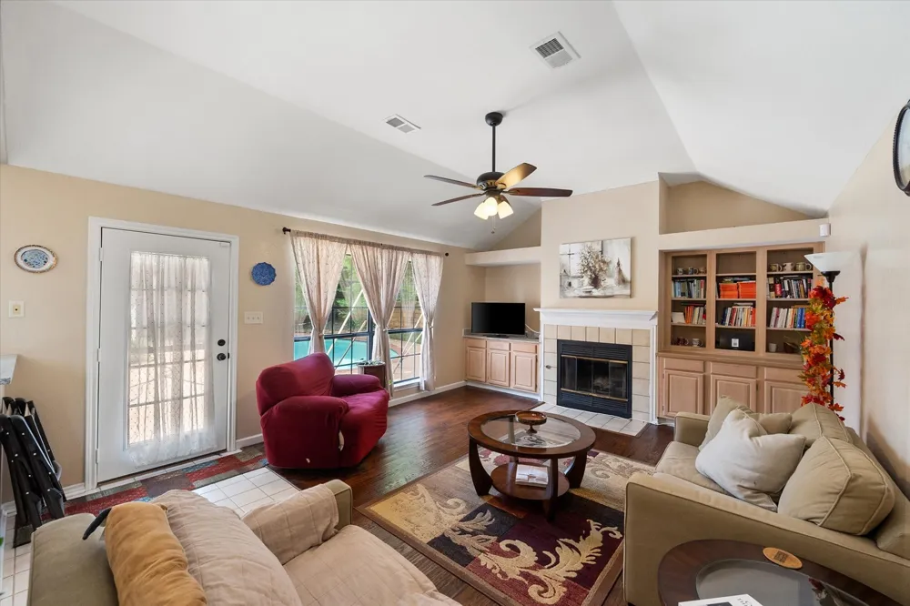 4137 Mapleridge Drive Grapevine, TX 76051