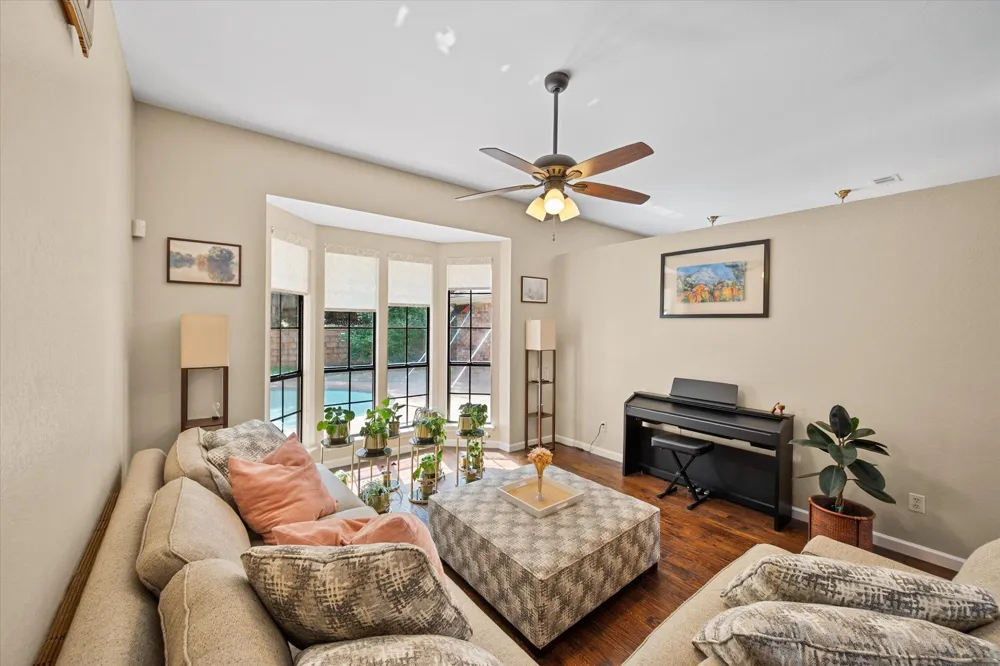 4137 Mapleridge Drive Grapevine, TX 76051