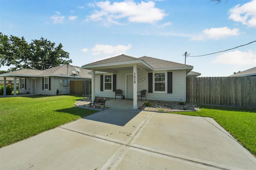 1620 23rd Street Hempstead, TX 77445