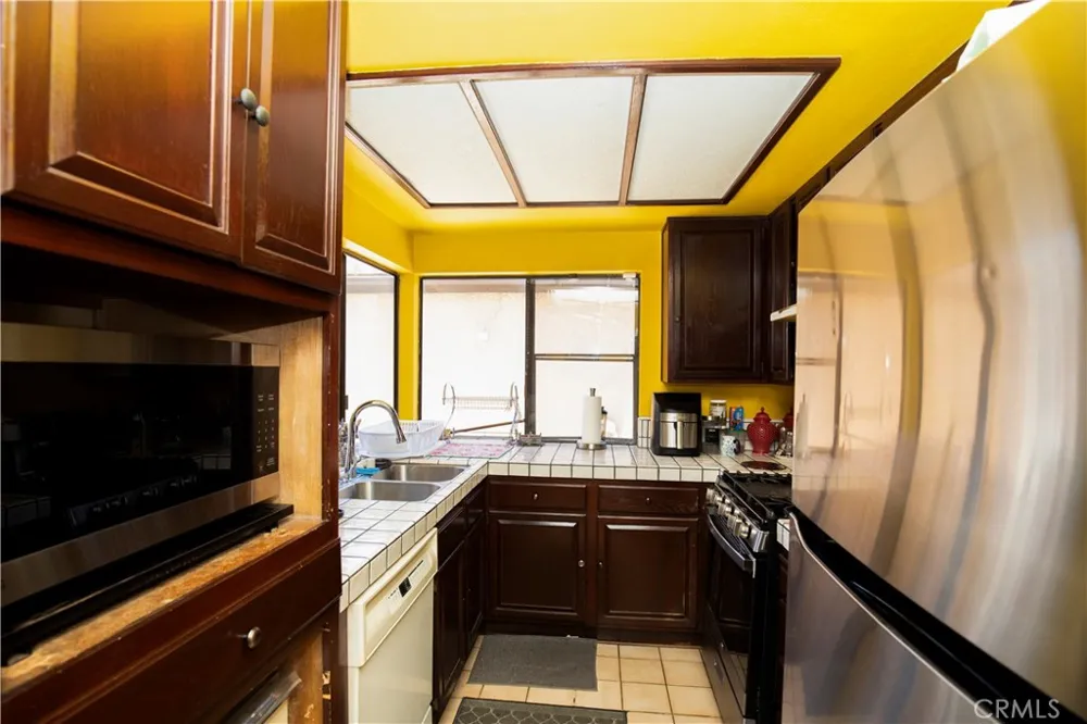 8430 Winnetka Avenue #20 Winnetka, CA 91306