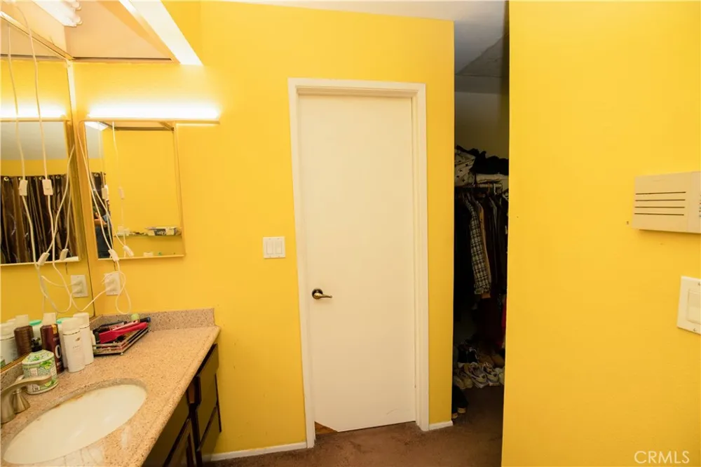 8430 Winnetka Avenue #20 Winnetka, CA 91306