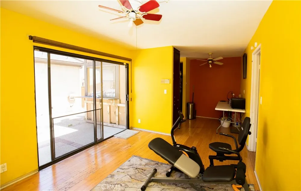 8430 Winnetka Avenue #20 Winnetka, CA 91306