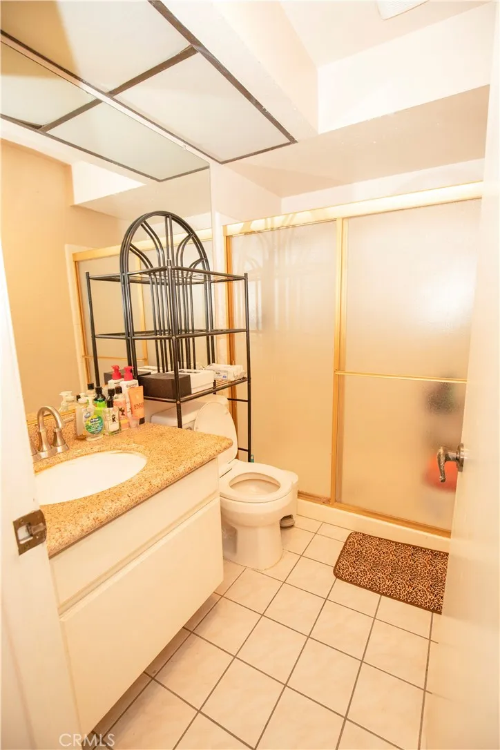 8430 Winnetka Avenue #20 Winnetka, CA 91306
