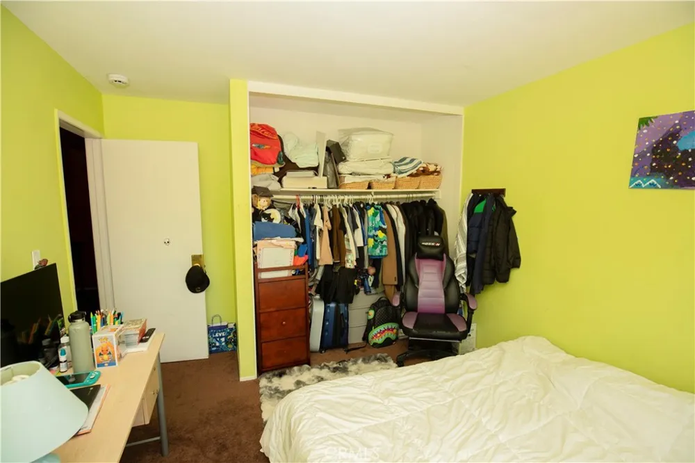 8430 Winnetka Avenue #20 Winnetka, CA 91306