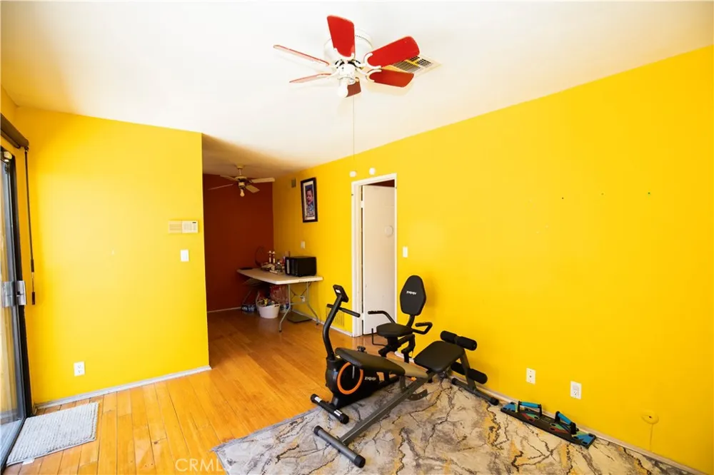 8430 Winnetka Avenue #20 Winnetka, CA 91306