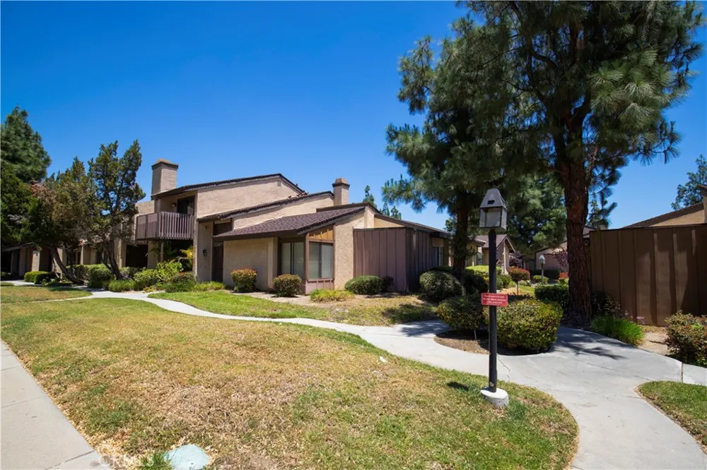 8430 Winnetka Avenue #20 Winnetka, CA 91306