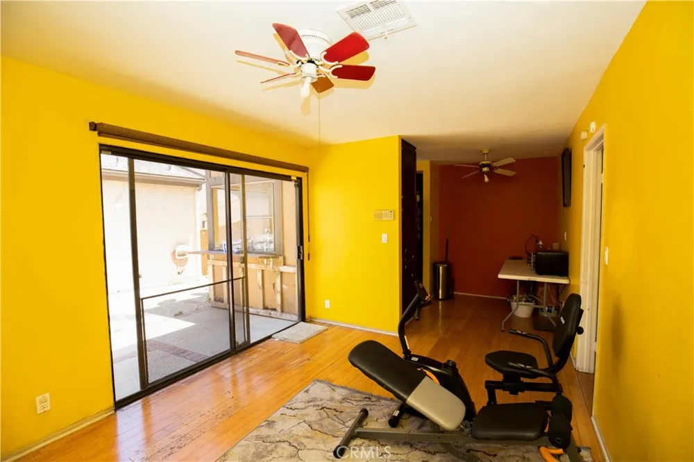 8430 Winnetka Avenue #20 Winnetka, CA 91306