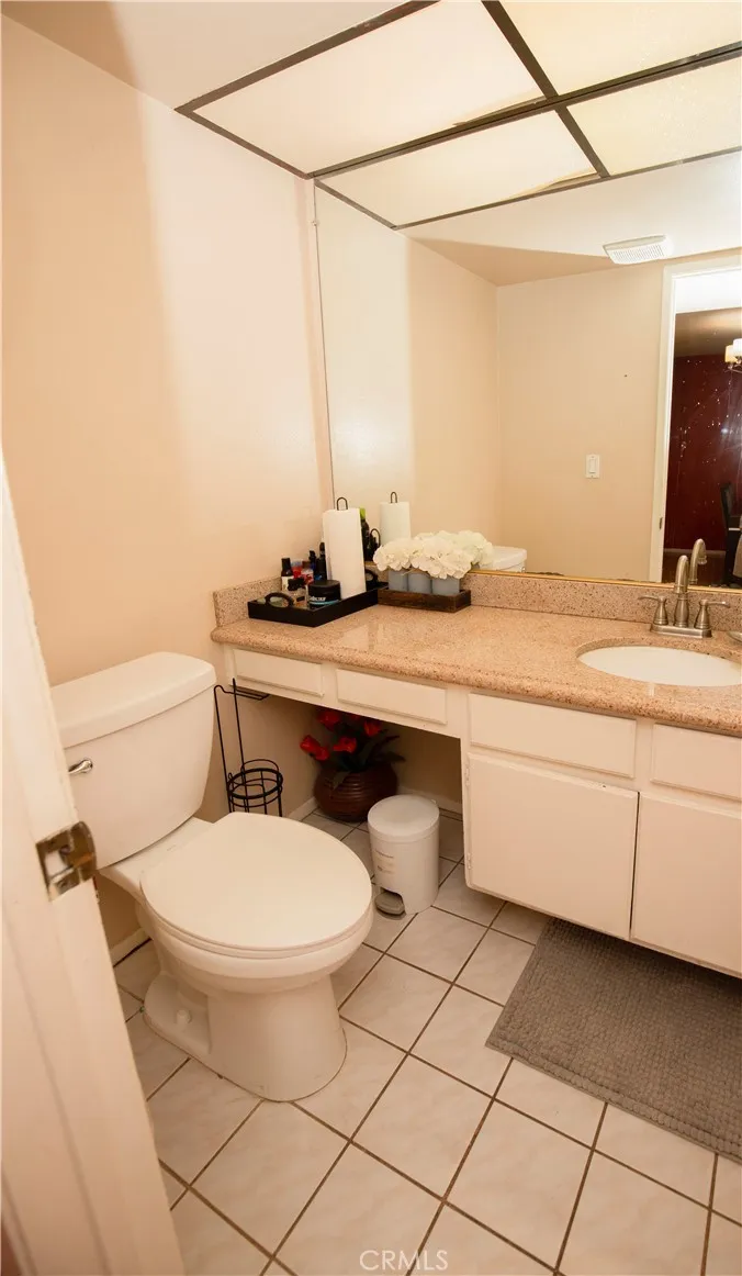 8430 Winnetka Avenue #20 Winnetka, CA 91306