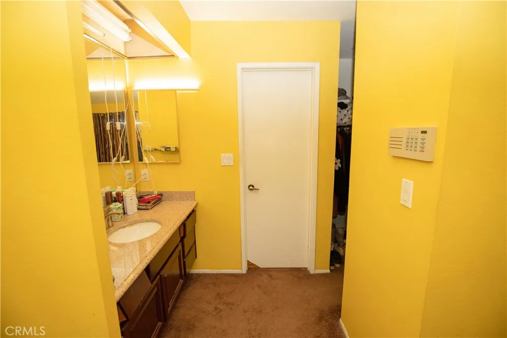 8430 Winnetka Avenue #20 Winnetka, CA 91306