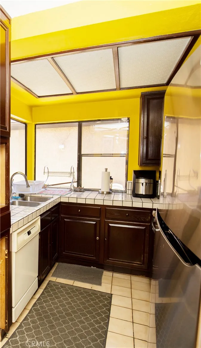 8430 Winnetka Avenue #20 Winnetka, CA 91306