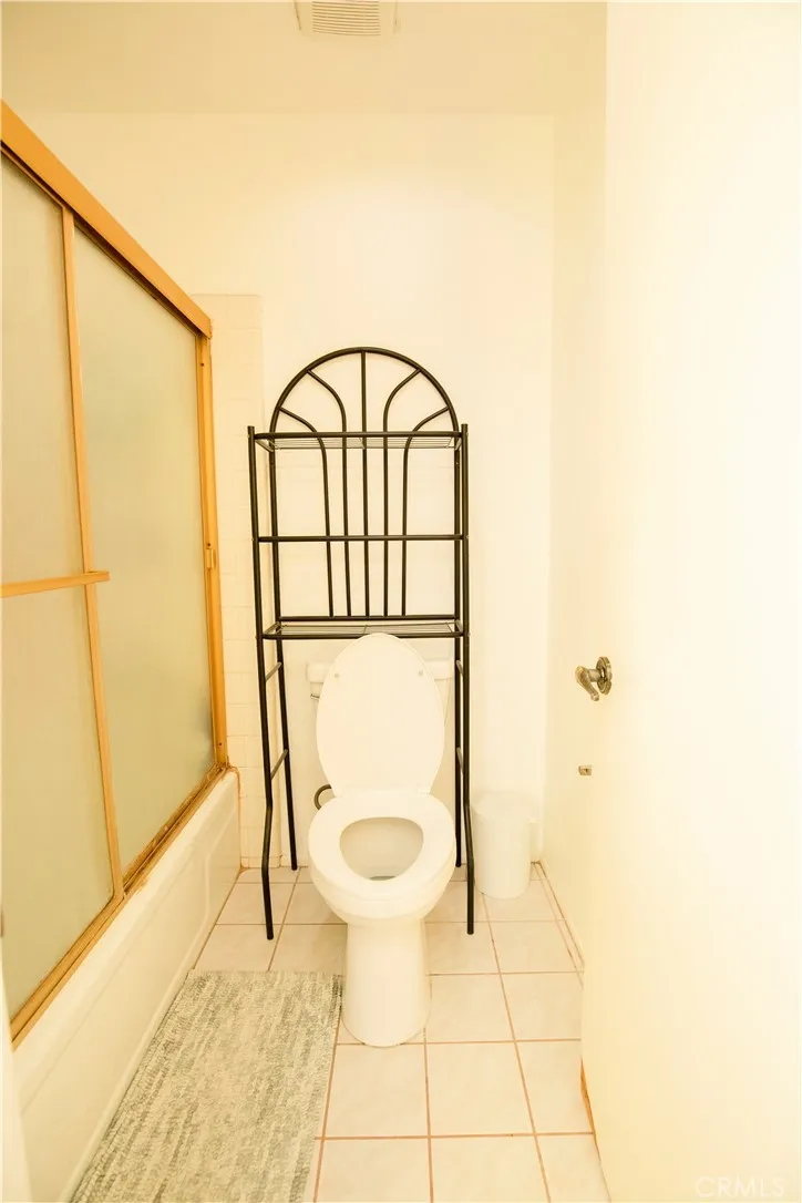 8430 Winnetka Avenue #20 Winnetka, CA 91306