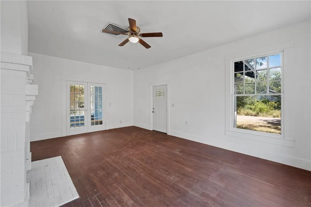 433 Chambers Street Marlin, TX 76661