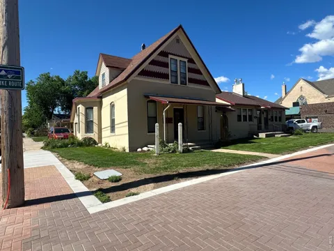 446 E 4th Street