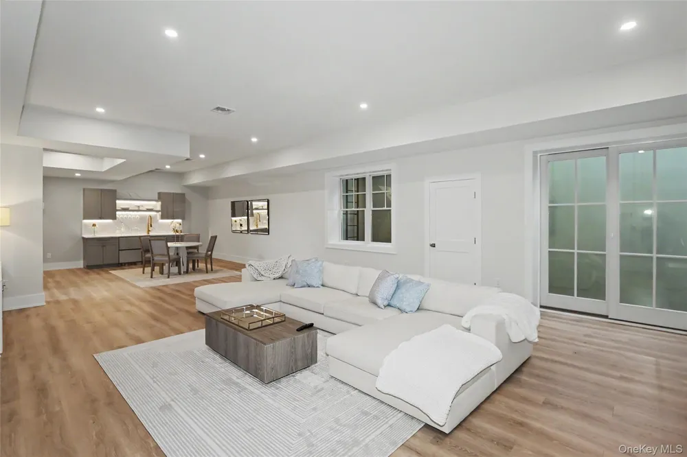 2 Pheasant Run Kings Point, NY 11024
