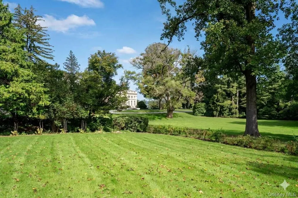 2 Pheasant Run Kings Point, NY 11024