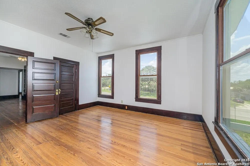 519 Fm 623 E Pettus, TX 78146