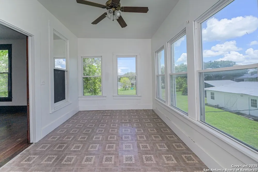519 Fm 623 E Pettus, TX 78146