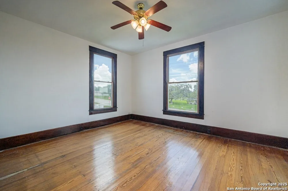 519 Fm 623 E Pettus, TX 78146