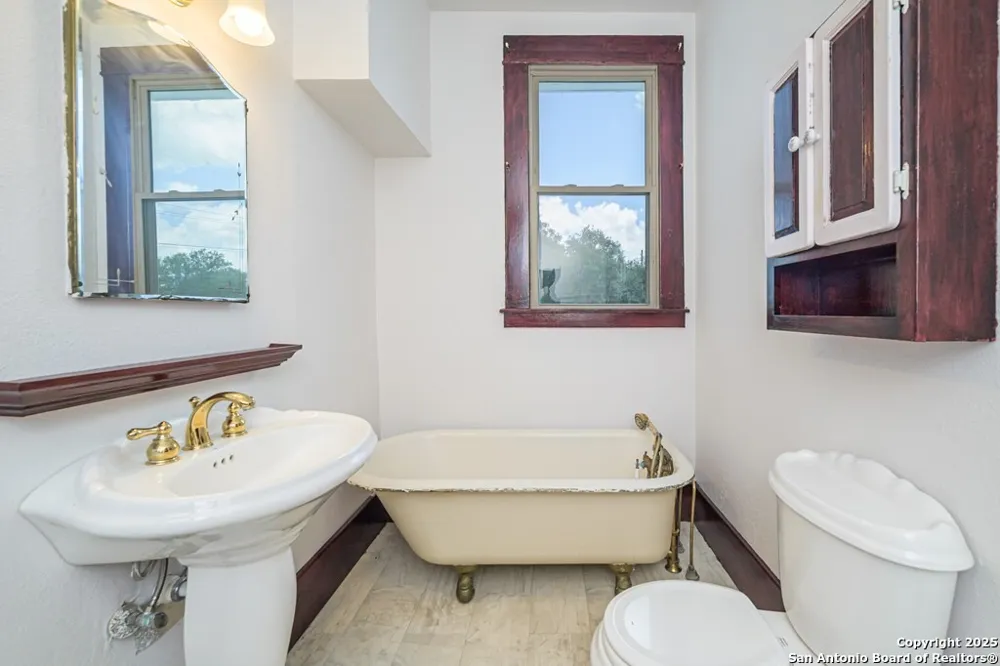 519 Fm 623 E Pettus, TX 78146