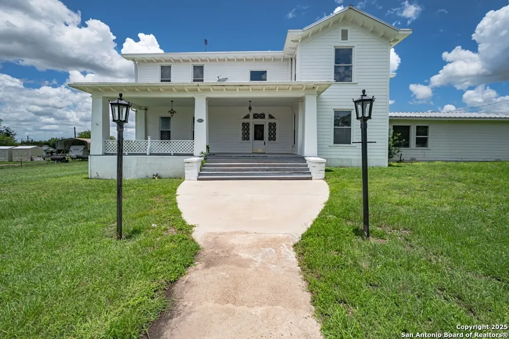 519 Fm 623 E Pettus, TX 78146