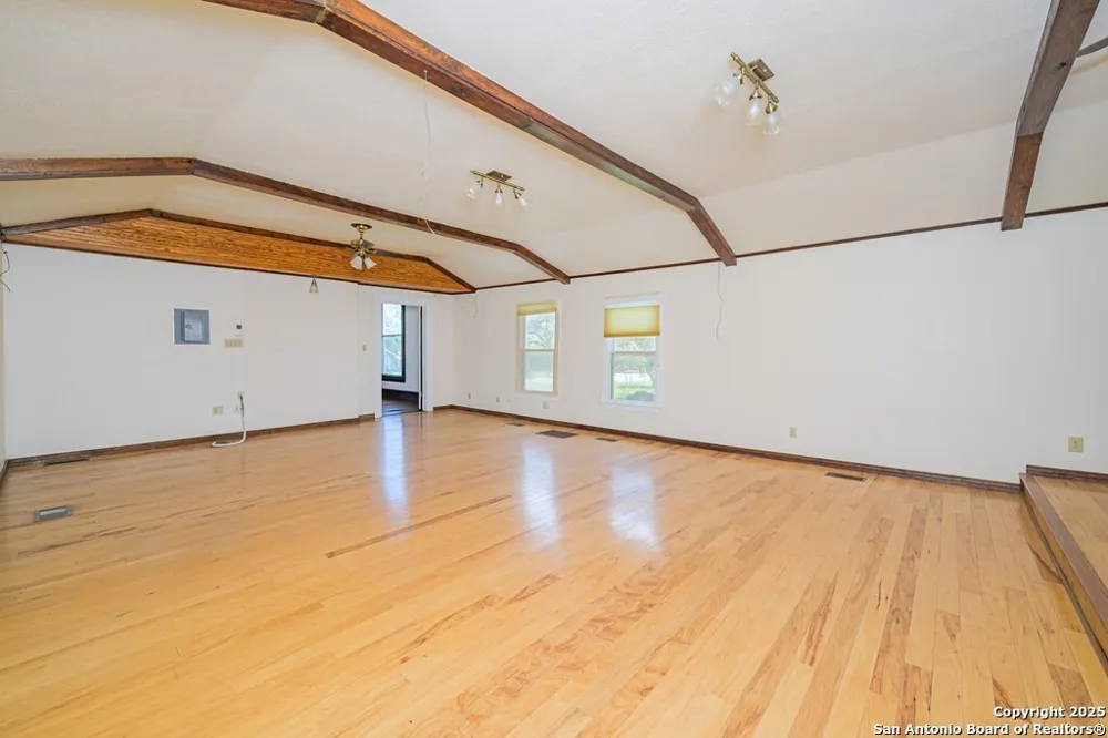 519 Fm 623 E Pettus, TX 78146