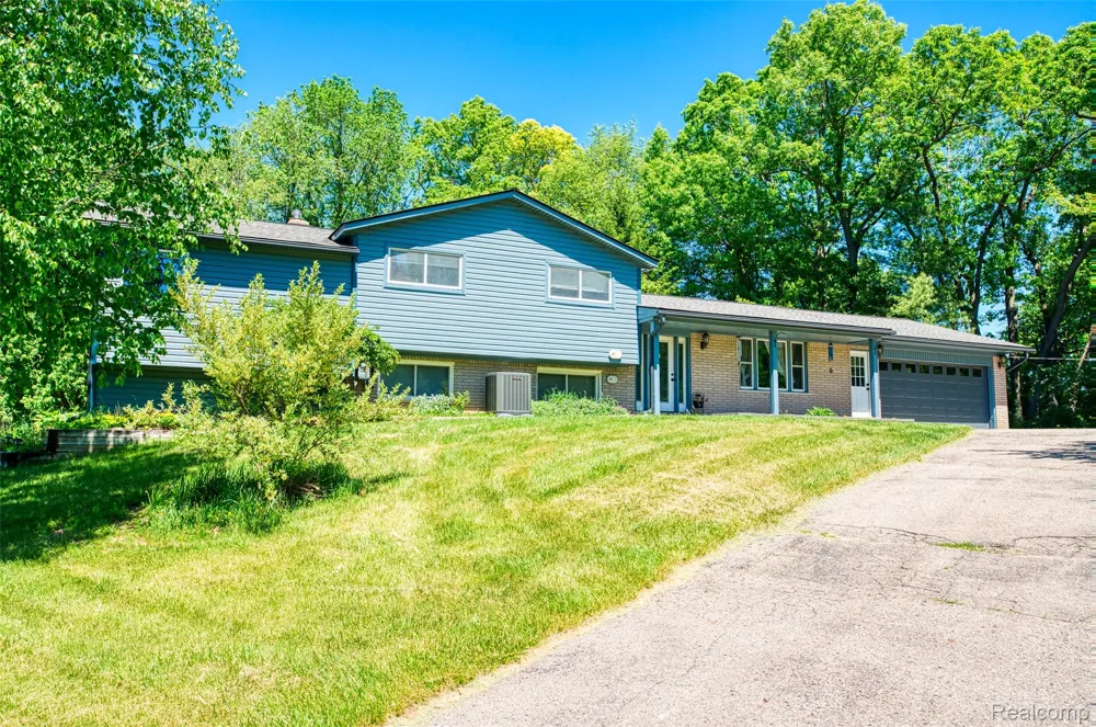 940 Rowland Road Addison Township, MI 48367