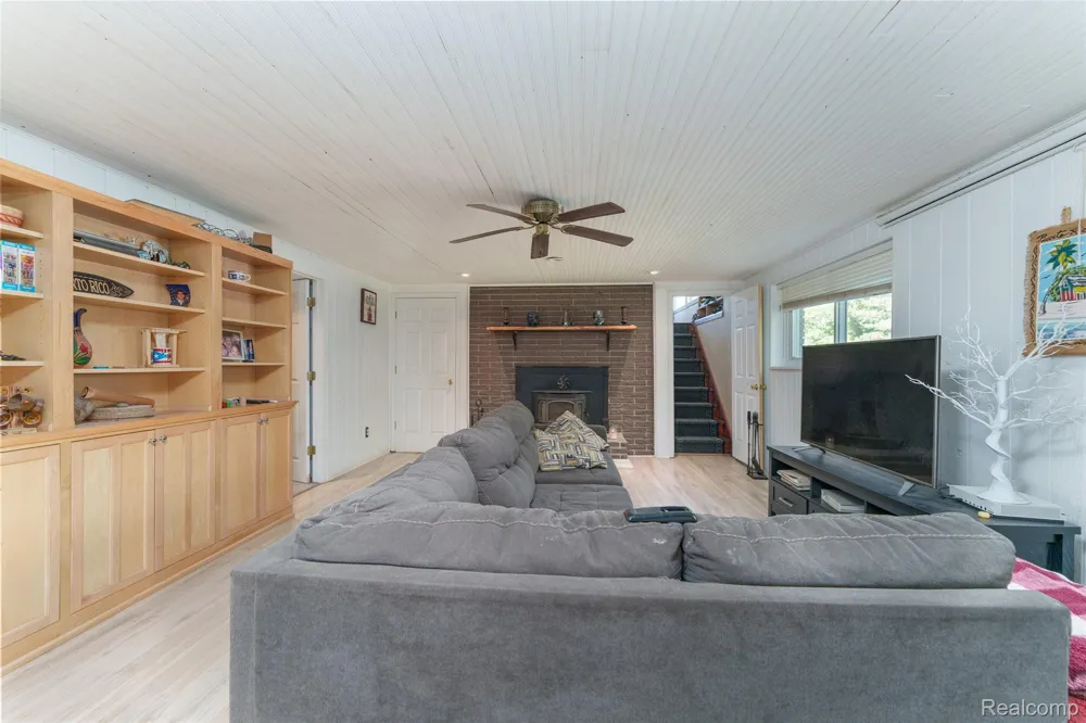 940 Rowland Road Addison Township, MI 48367