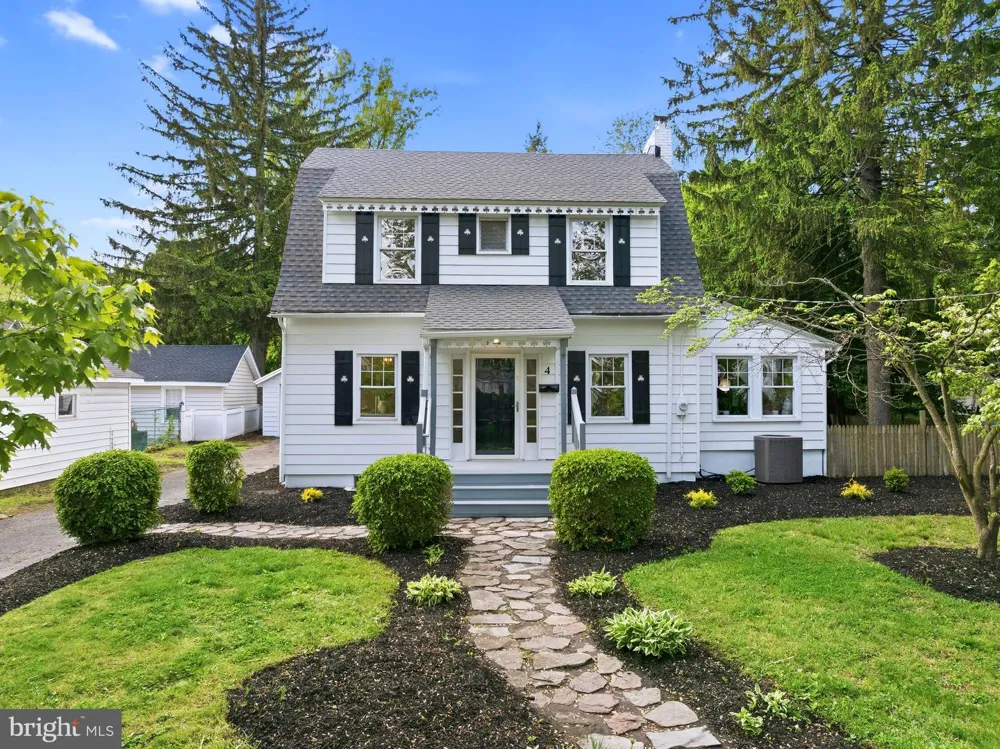 4 2ND STREET Riverton, NJ 08077