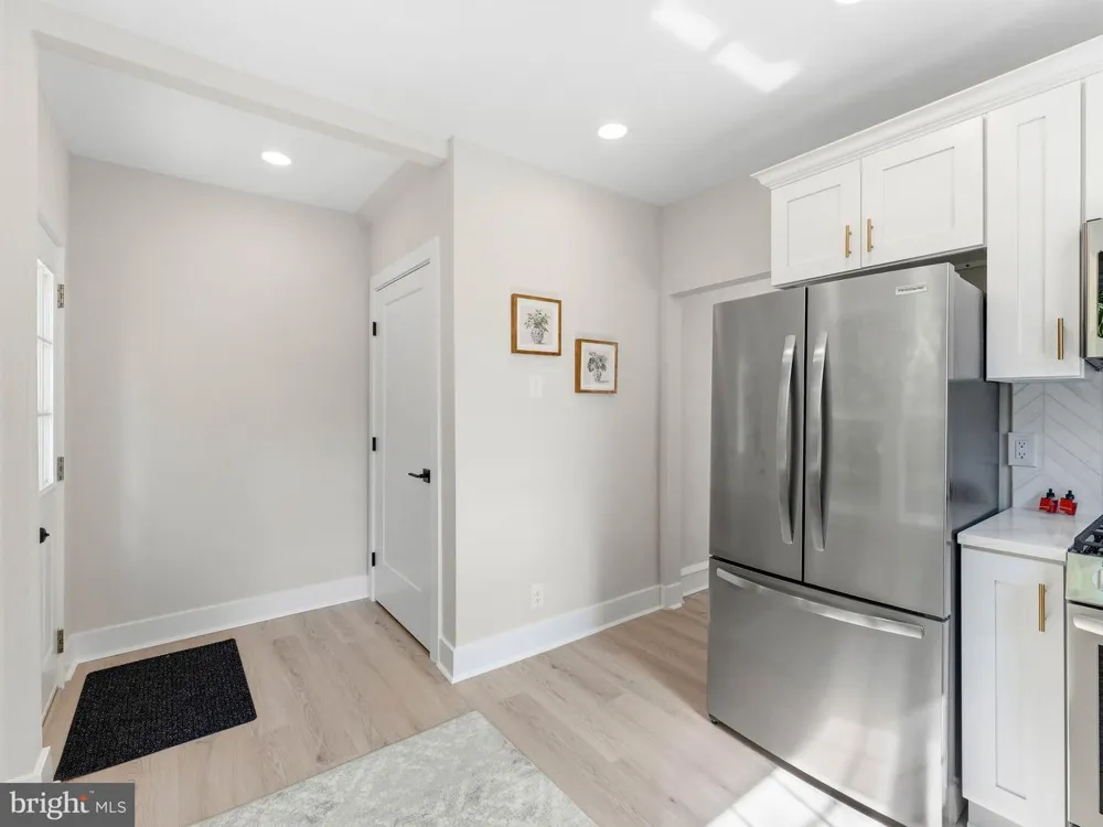 4 2ND STREET Riverton, NJ 08077